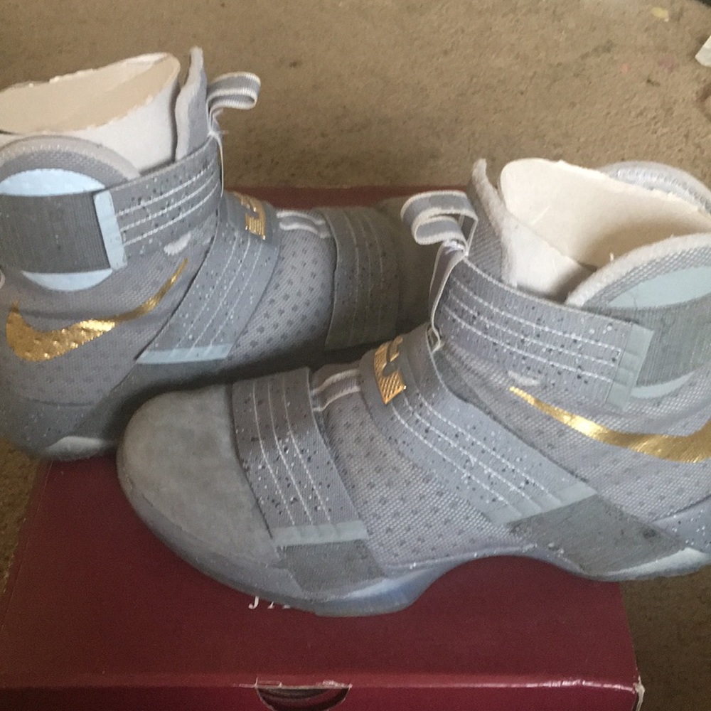 NIKE LEBRON SOLIDER 10 SFG PE